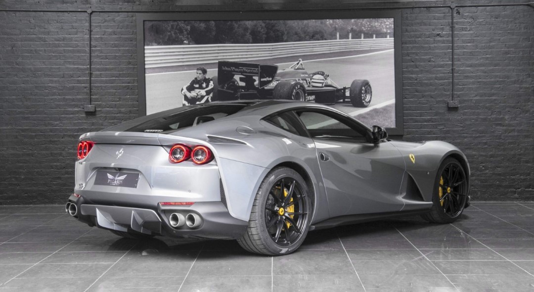 Ferrari 812 Superfast черная